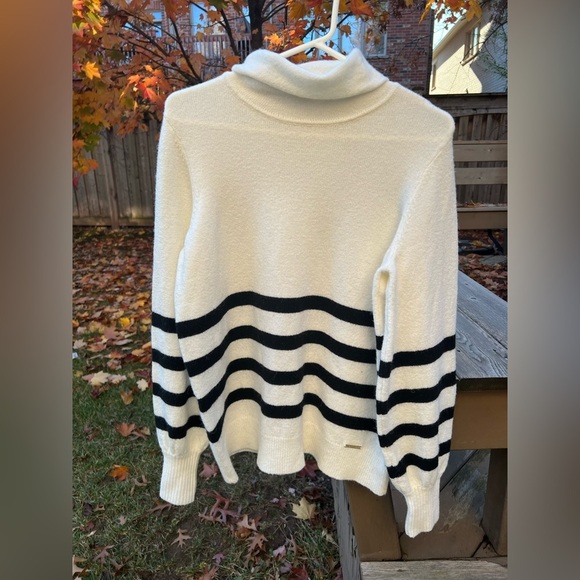 MICHAEL KORS Turtle neck Sweater women’s size Medium - Picture 8 of 12